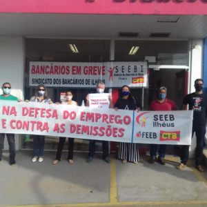 Camamu: Sindicato paralisa agência do Bradesco em protesto pela demissão de funcionário em plena pandemia