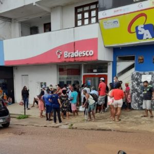 Agência do Bradesco de Camamu lotada e bancários com sobrecarga de trabalho