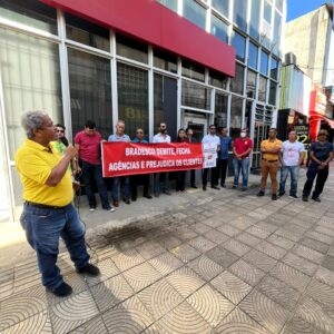 Leia mais sobre o artigo Manifestação do Sindicato dos Bancários de Ilhéus e Região em resistência ao fechamento da agência 3519 do Bradesco