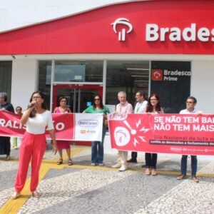 Leia mais sobre o artigo Bancários da Bahia e Sergipe protestam no Bradesco