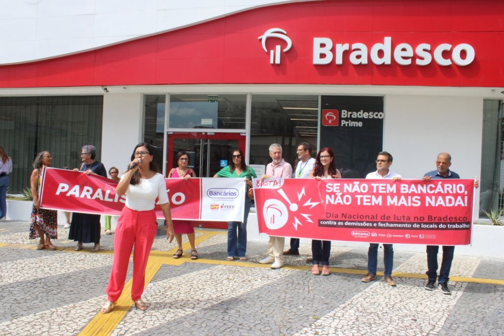 Leia mais sobre o artigo Bancários da Bahia e Sergipe protestam no Bradesco