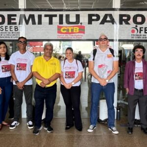 Leia mais sobre o artigo Sindicato fecha agência do Bradesco em protesto contra demissão cruel em Ilhéus