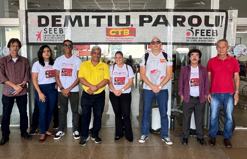 Leia mais sobre o artigo Sindicato fecha agência do Bradesco em protesto contra demissão cruel em Ilhéus