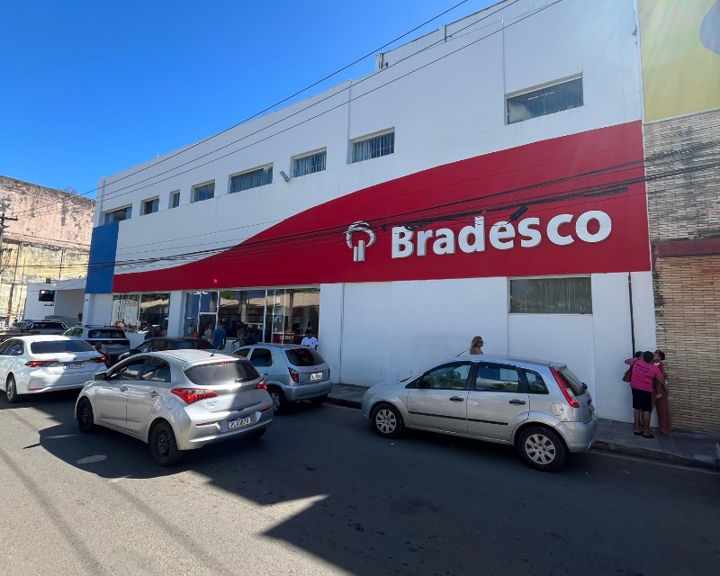 Leia mais sobre o artigo Funcionário do Bradesco é agredido por cliente em agência de Ilhéus